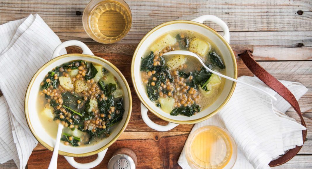 Zuppa di lenticchie, patate e cavolo nero