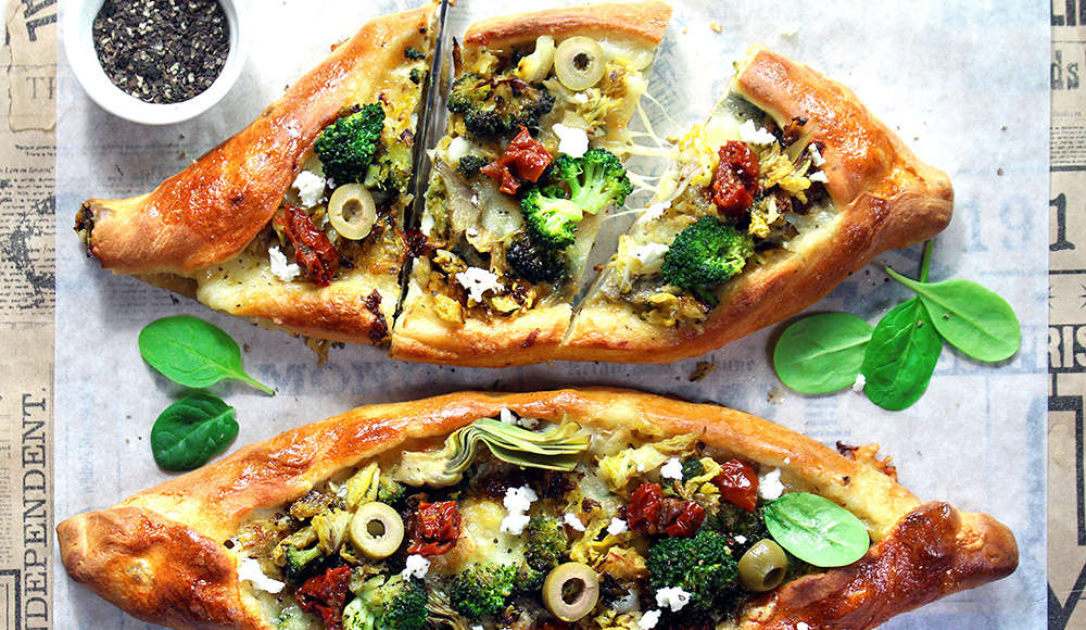 Pizza turca (pida) vegetariana