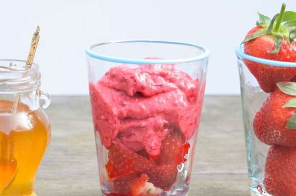 Per l’8 marzo regaliamoci un dessert rosa, light e superveloce