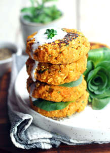 Vegan burger di patate dolci e ceci