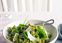 Fusilli di ceci con pesto di avocado e spinacini