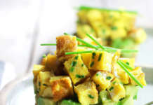 Torretta di pane, avocado, frittata