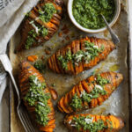 Patate dolci intagliate al forno