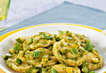 Ravioli di patate con salsa di zucchine