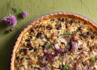 Torta salata alla ricotta con cipollotti rossi e olive