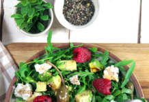 Insalata di rucola con lamponi