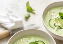 Vellutata di cetrioli allo yogurt con feta e menta