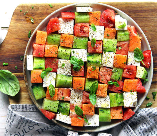 Insalata di melone, cetrioli, pomodori
