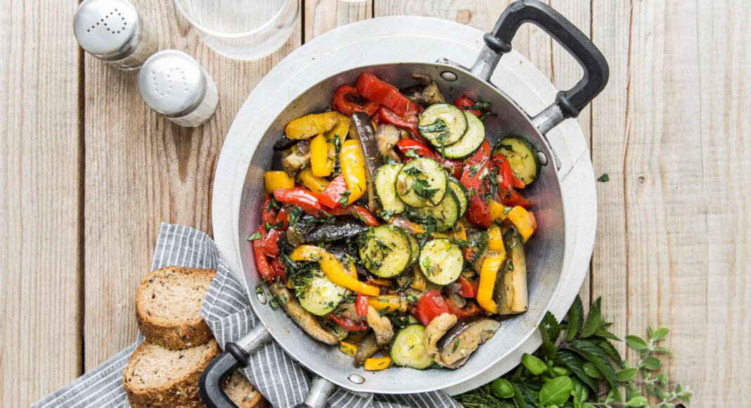 Padellata di verdure estive alle erbe