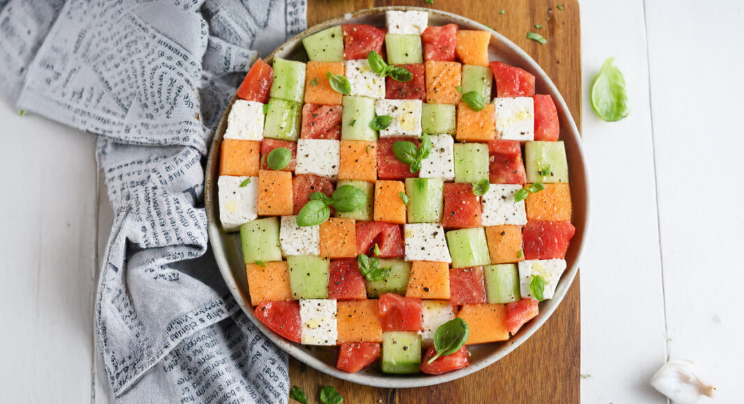 Insalata di melone, cetrioli e pomodori
