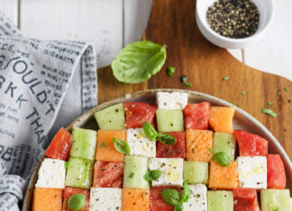 Insalata di melone, cetrioli e pomodori