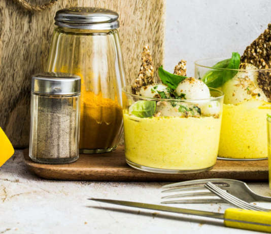 Bicchierini di ricotta alla curcuma con melone bianco