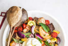 Panzanella integrale ai 4 pomodori con cipollotti e burrata