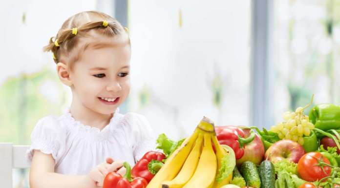 Per mangiare frutta e verdura, ai bimbi serve più tempo