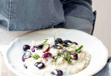 Risotto all'uva nera con gorgonzola e rosmarino