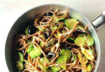Spaghettini con zucchine, olive nere e taleggio