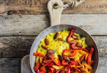 Uova strapazzate con peperoni alle mandorle