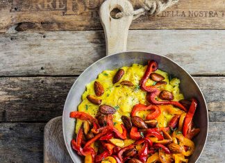 Uova strapazzate con peperoni alle mandorle