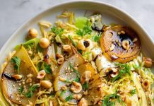 Insalata di cavolo cappuccio, pere caramellate e gorgonzola