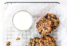 Biscotti alla banana con frutta secca e semi