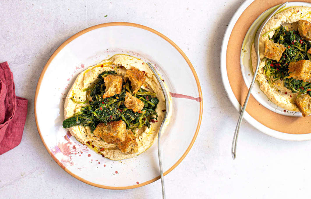 Crema di ceci e cicoria ripassata con crostini