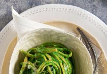 Linguine verdi con spinaci e ricotta di capra