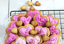 Biscotti al burro con crema rosa