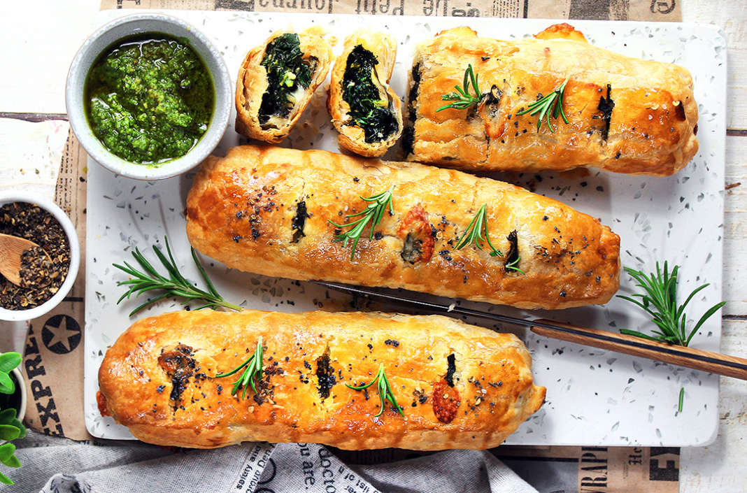 Strudel ripieno di verdura a foglie verdi