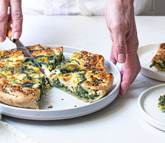 Torta salata con tarassaco e stracchino