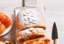 Strudel di farro alle mandorle con albicocche