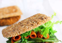 Burger vegan di ceci, pomodori, capperi