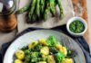 Gnocchi con asparagi e pesto di spinaci