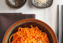 Spaghetti di carote all'orientale