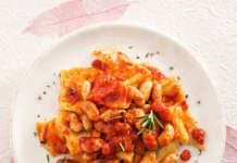 Maltagliati freschi di baccelli in salsa rossa ai fagioli