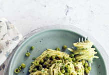 Spaghetti di mais in crema di ricotta e piselli freschi