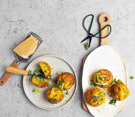 Egg muffin con piselli freschi e maggiorana