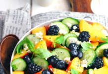 Insalata cetrioli pesche mirtilli