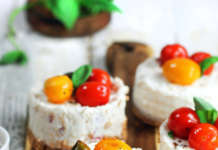 Mini cheesecake salate di pomodori