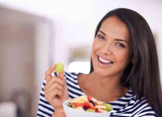 Se l’umore si affloscia, mangiare più spesso la frutta può aiutare