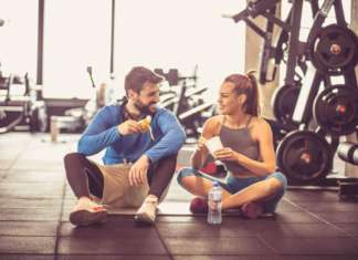 Vacanze attive? Dalla colazione agli spuntini, ecco come armonizzare pasti e sport