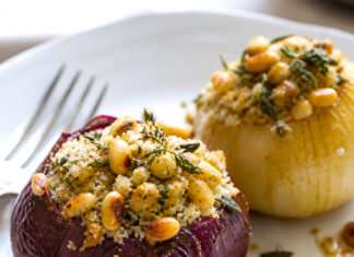 Cipolle arrosto con pinoli