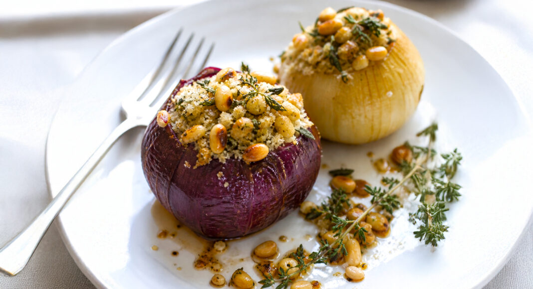Cipolle arrosto con pinoli