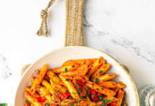 Penne con salsa di peperoni alla vodka