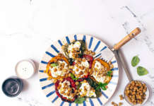 Peperoni ripieni con stracciatella, pinoli e mini crostini