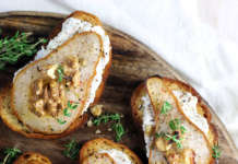 Bruschette con pere arrosto