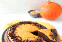 Torta soffice con ganache di cioccolato e crema di zucca
