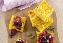 Tortilla di patate con cipolle all'uva