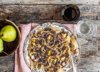 Mafalde con pere, radicchio rosso e olive nere