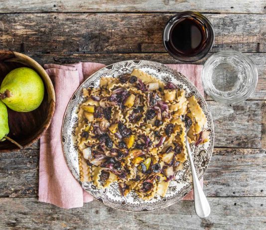 Mafalde con pere, radicchio rosso e olive nere