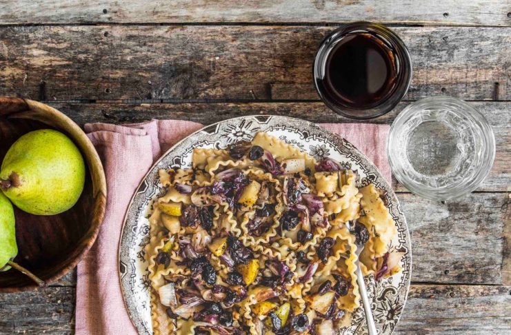 Mafalde con pere, radicchio rosso e olive nere